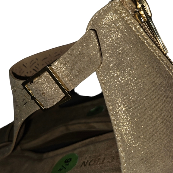 NWT Kenneth Cole Reaction Gold Shimmer Thong Sandals - Picture 4 of 5